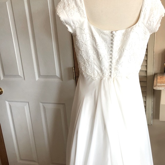 EDÉN BRIDAL BEAUTIFUL WEDDING DRESS size 16 (looks like it could be size 14) - Picture 8 of 11